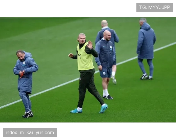 英超球队训练中加入VAR判罚模拟 科技手段辅助球员适应规则变化趋势 英超球队训练中加入VAR判罚模拟 科技手段辅助球员适应规则变化趋势